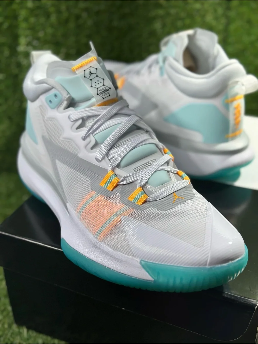 JORDAN ZION 1 , WHITE/ DYNAMIC TURQUOISE, MENS 10 , DA3130-101 NEW IN BOX